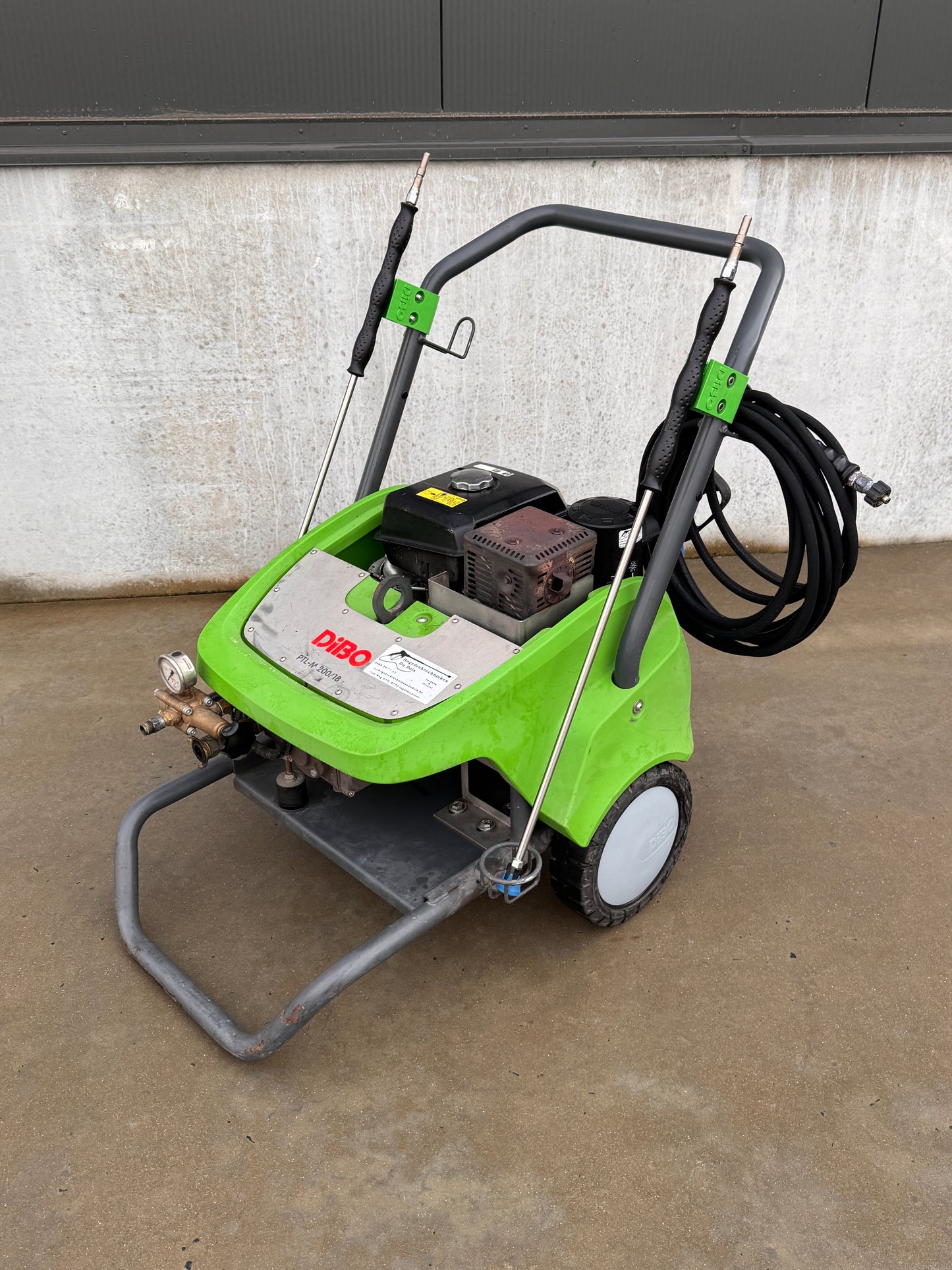DiBO PTL-M 200/18 occasie hogedrukreiniger met benzinemotor zijkant