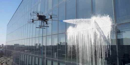 Drone cleaning: gevels, daken en zonnepanelen reinigen met drones