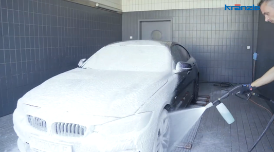 Auto wassen met de hogedrukreiniger en Kränzle foamgun
