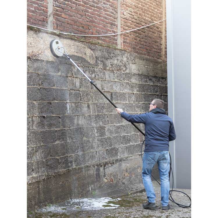 Onderzijde TurboDevil TD32SS-WW met roterende nozzles voor wandreiniging op telescooplans