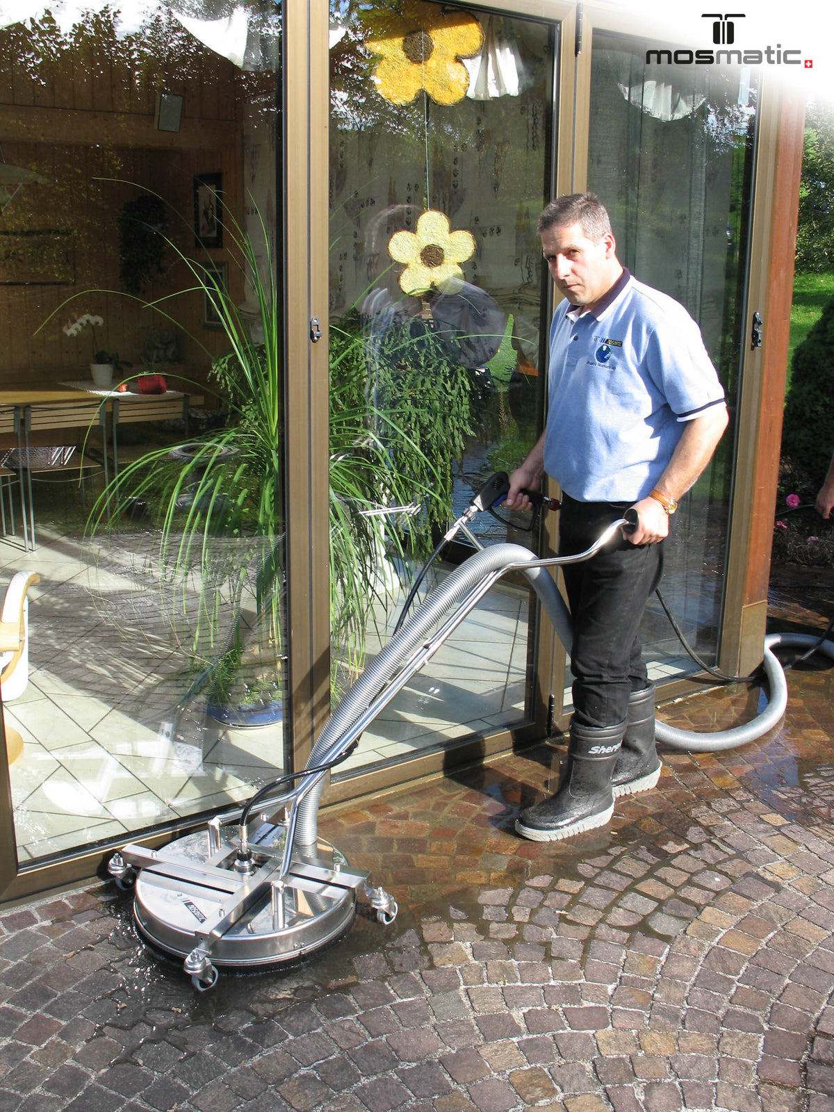 Mosmatic FL-AH oppervlaktereiniger met recovery in gebruik voor gecontroleerde vuilwaterafvoer 10